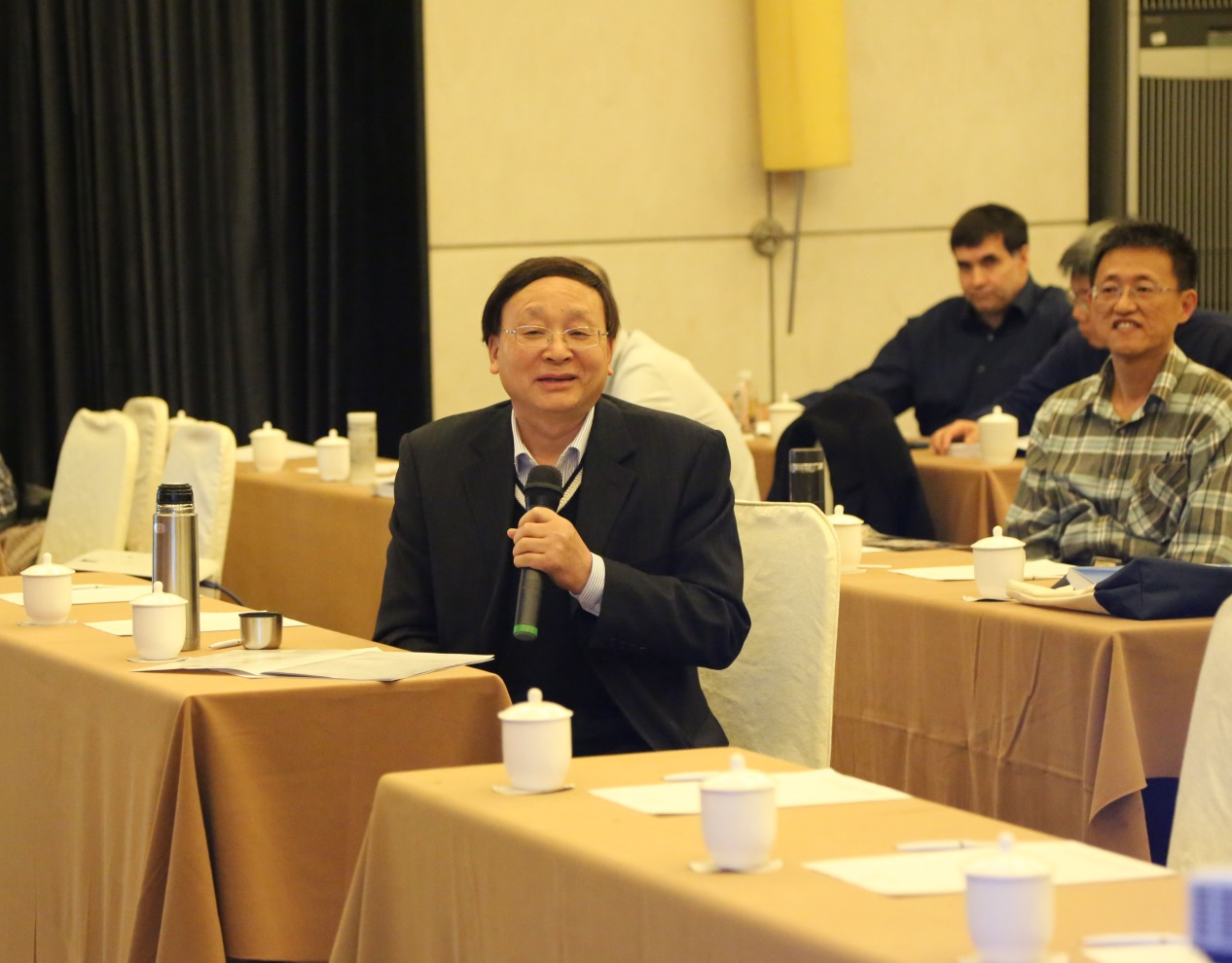 說明: D:\desktop\黃錫全 發(fā)言2.jpg